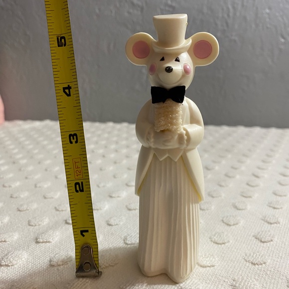 Vintage  Avon Church Mouse Groom bottle- Delicate daisies cologne .75 oz - Picture 9 of 9